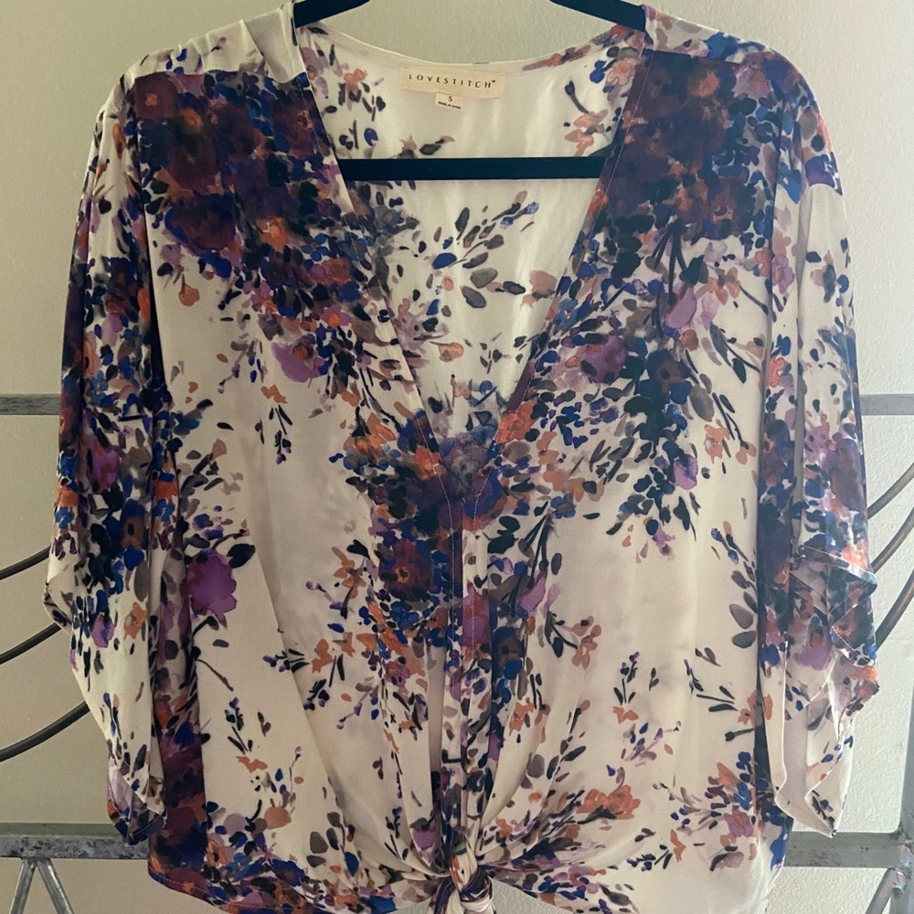 Loosing fitting, floral top. Size small